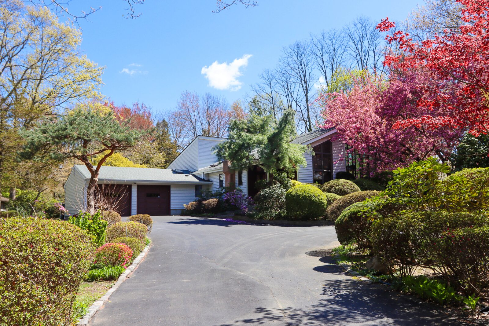 1697 NY-25A, Syosset 1-min